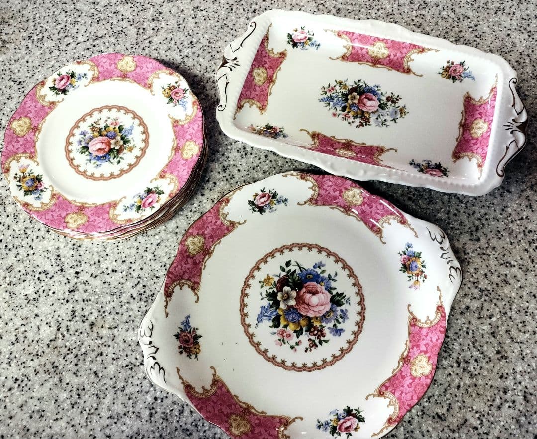 ロイヤル・アルバート・ホール　花柄陶磁器皿セット 8点