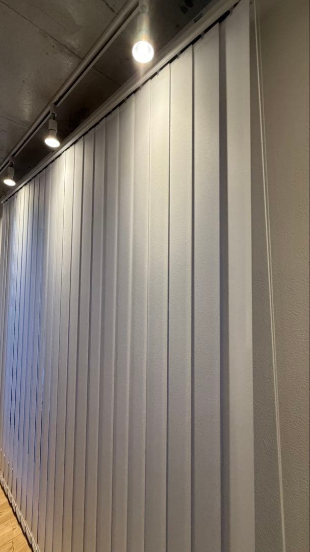 ニトリ　バーチカルブラインド　白