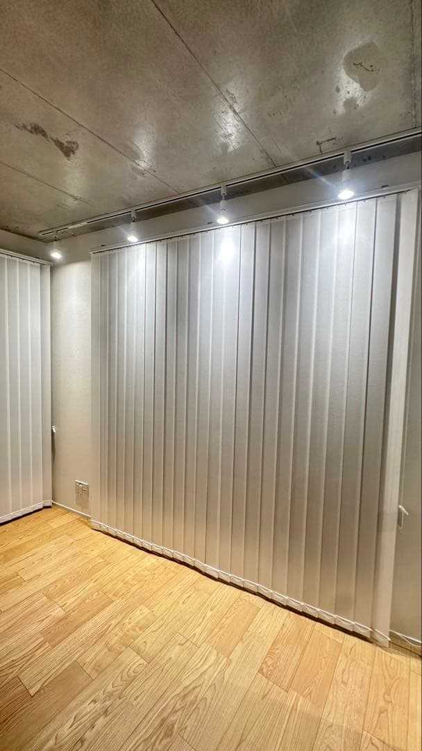 ニトリ　バーチカルブラインド　白