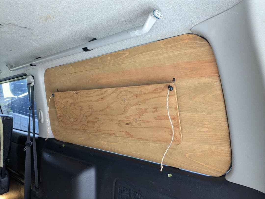 ハイエース200スーパーGL　ウインドウパネル　バンライフ 車中泊　窓埋めパネル