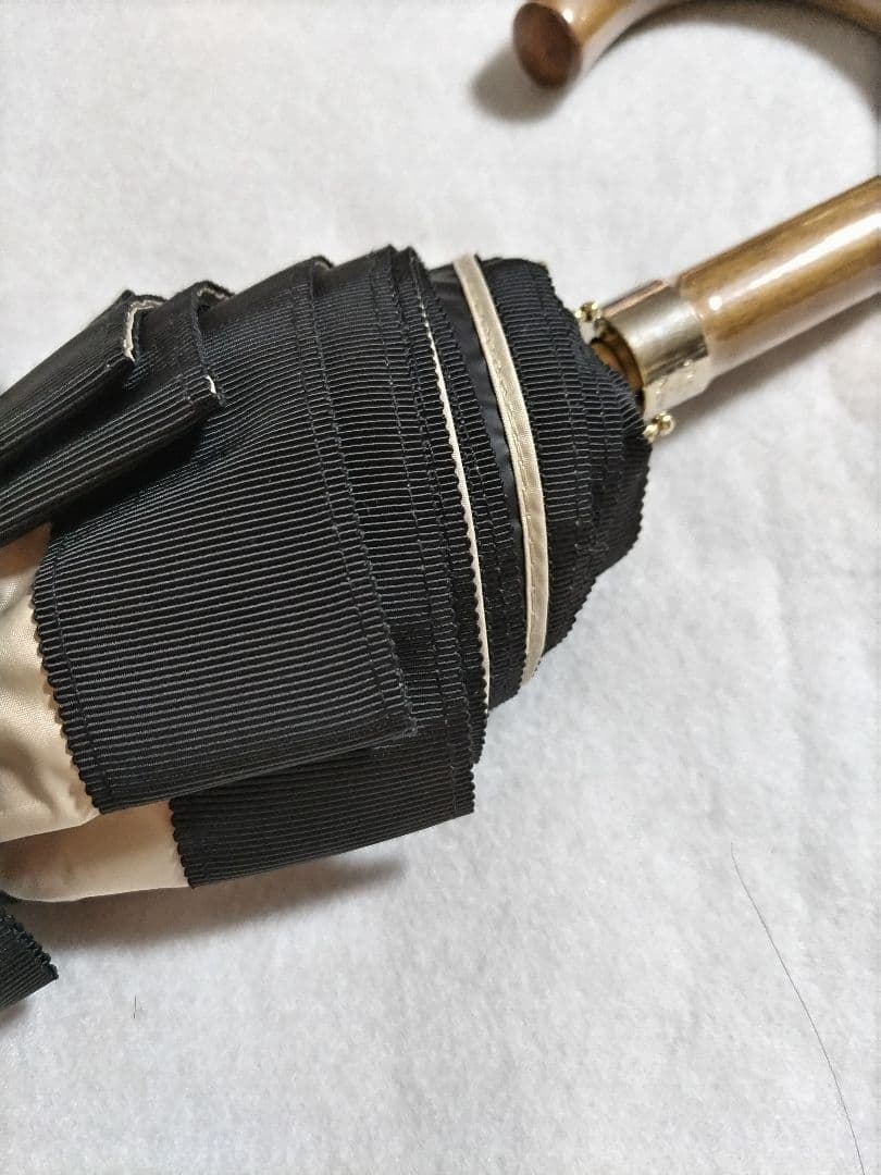 新品　アシーナニューヨーク 折りたたみ傘 晴雨兼用 ベージュ/黒