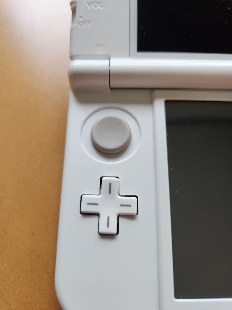 Newニンテンドー3DSLL パールホワイト + ドラクエ9, 11