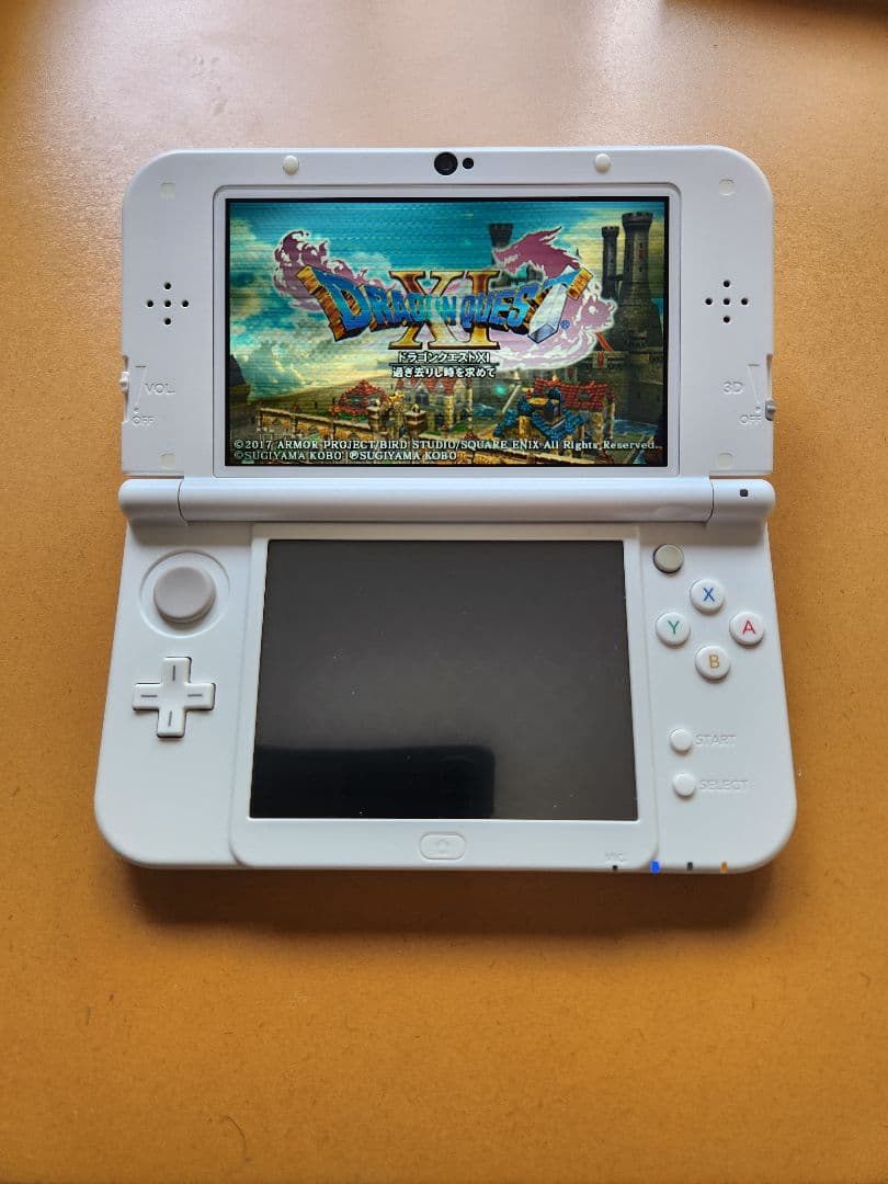 Newニンテンドー3DSLL パールホワイト + ドラクエ9, 11