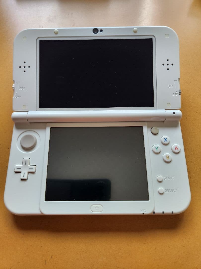 Newニンテンドー3DSLL パールホワイト + ドラクエ9, 11