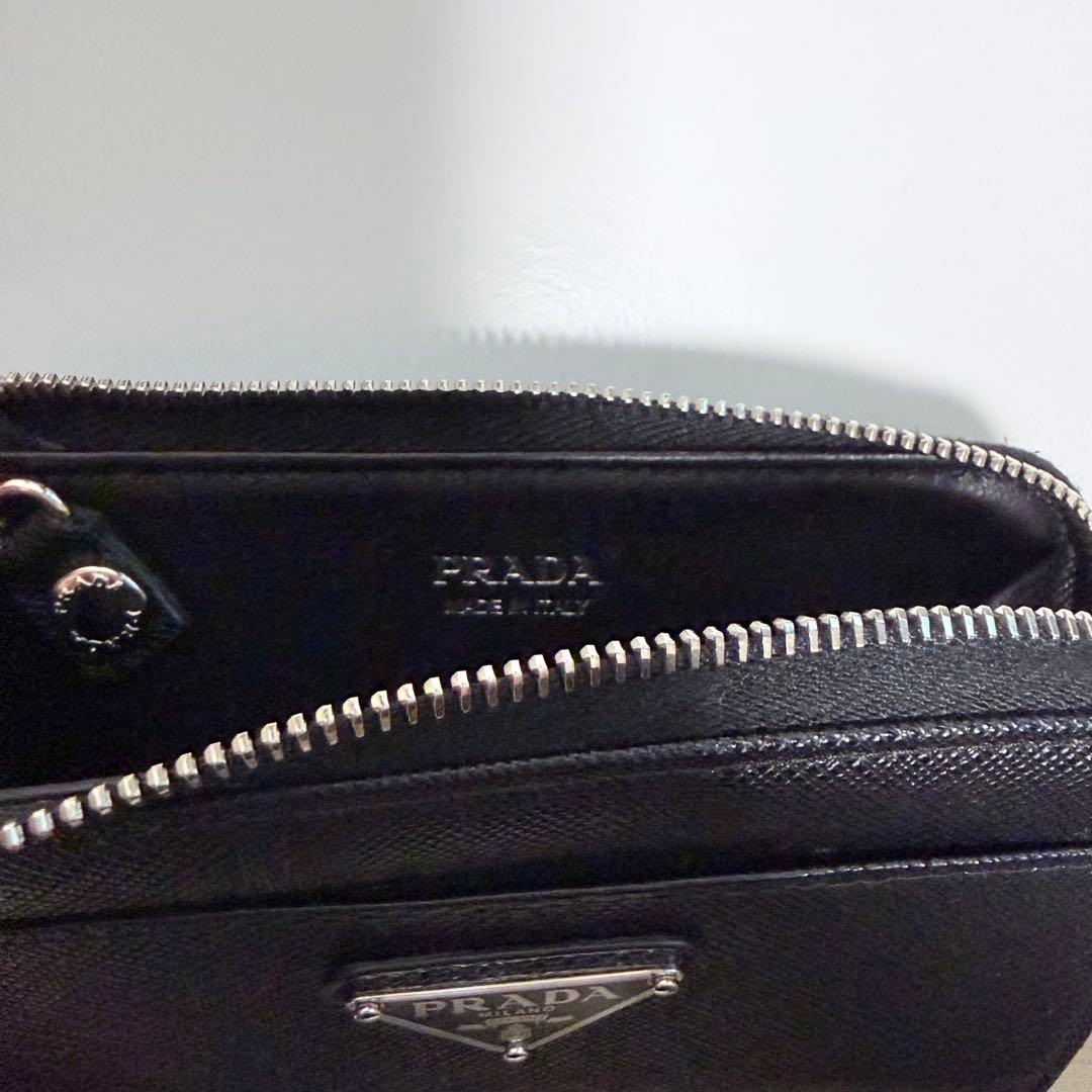 PRADA サフィアーノトライアングル キーケース