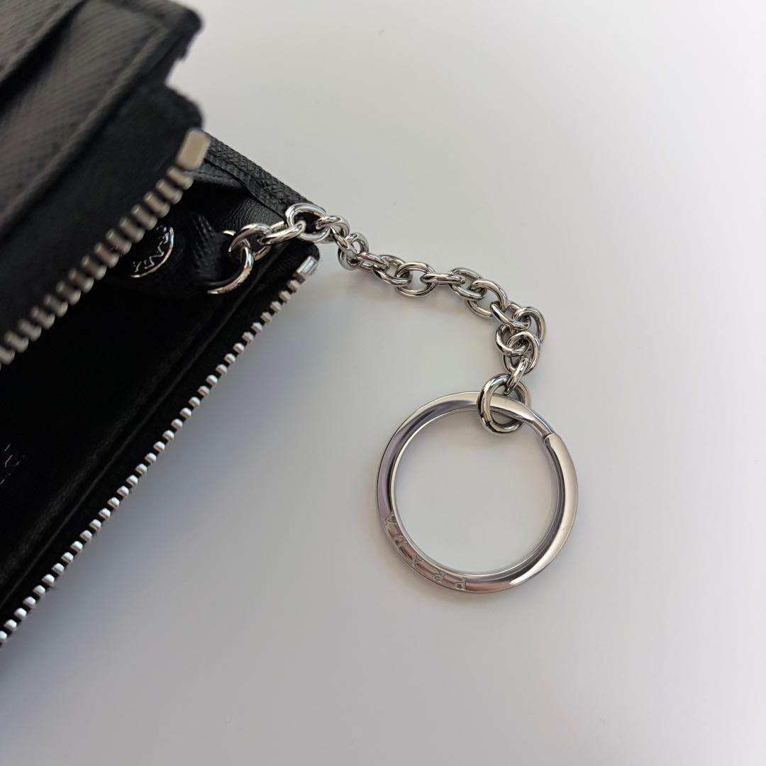 PRADA サフィアーノトライアングル キーケース