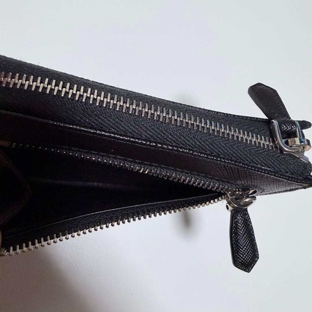 PRADA サフィアーノトライアングル キーケース