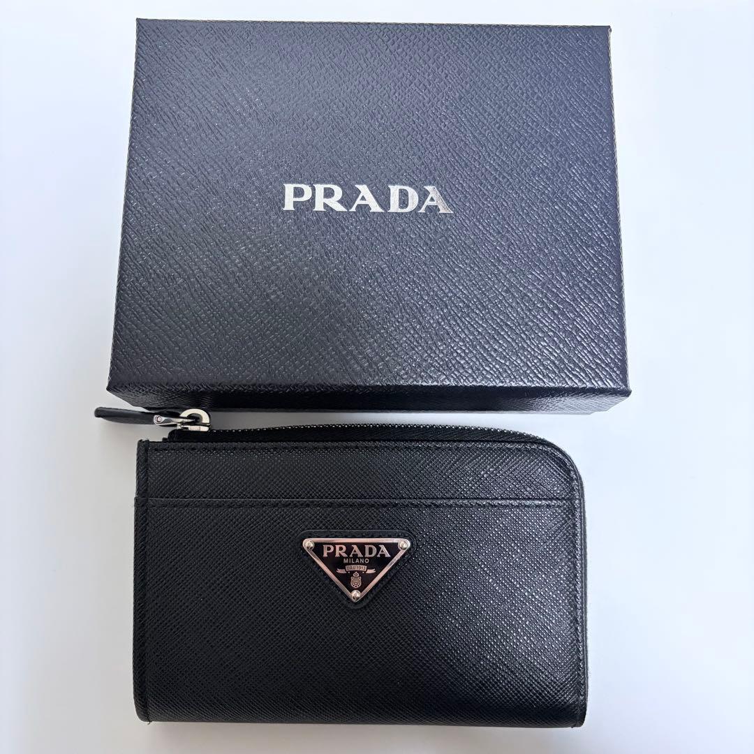 PRADA サフィアーノトライアングル キーケース