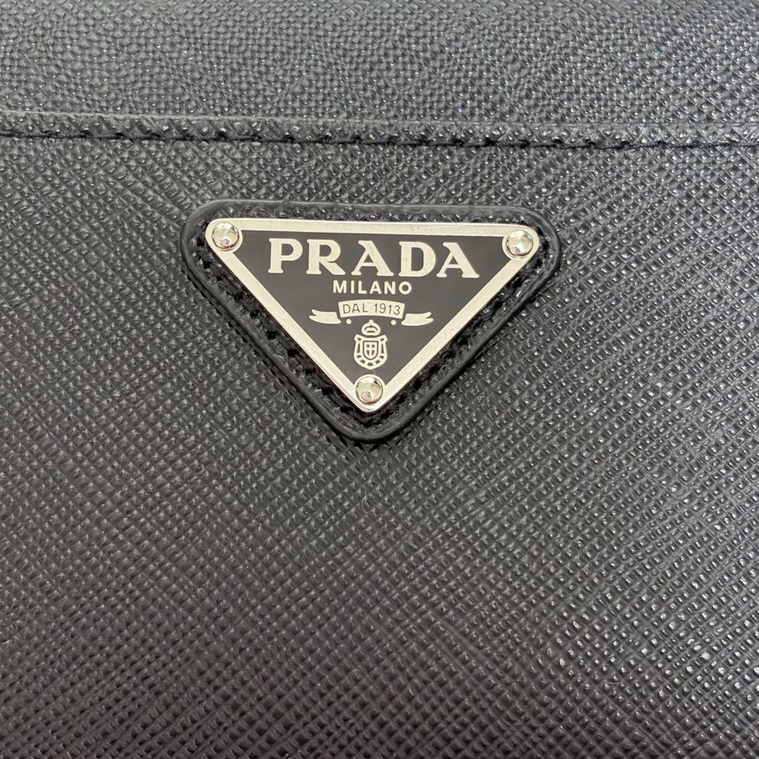 PRADA サフィアーノトライアングル キーケース