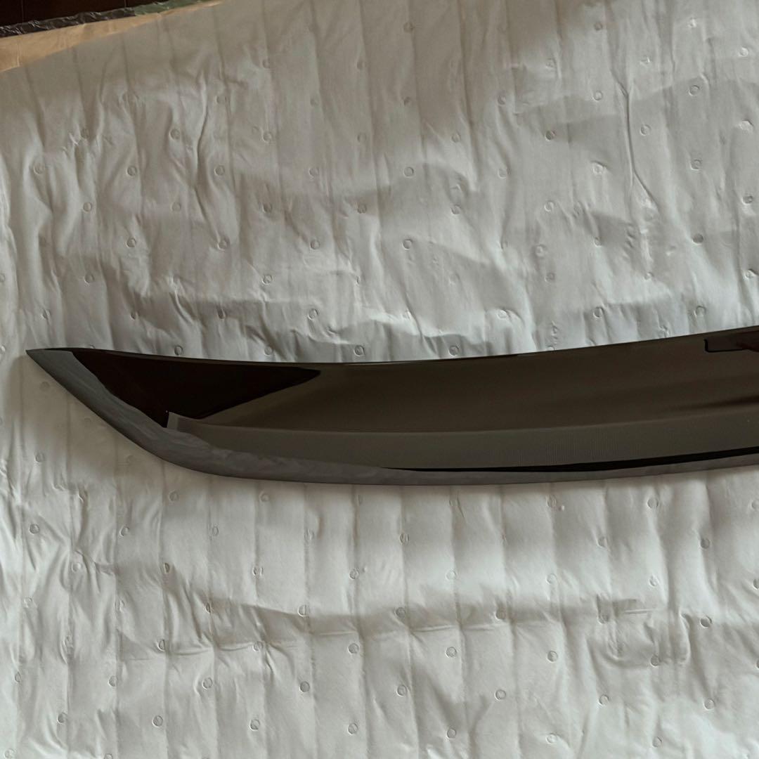 【美品】60系 ハリアー 純正フードモール(漆黒メッキ) 75770-48080