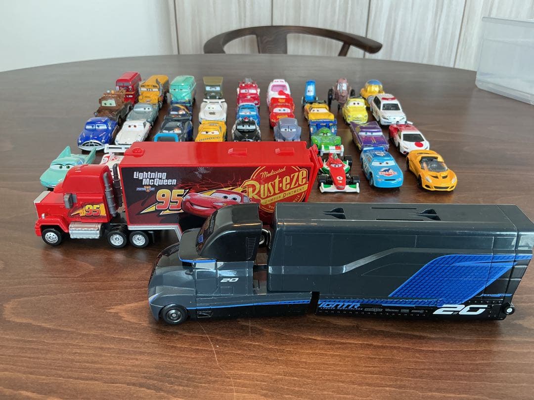 カーズトミカ34台セット（トレーラー付き）とトミカ4台