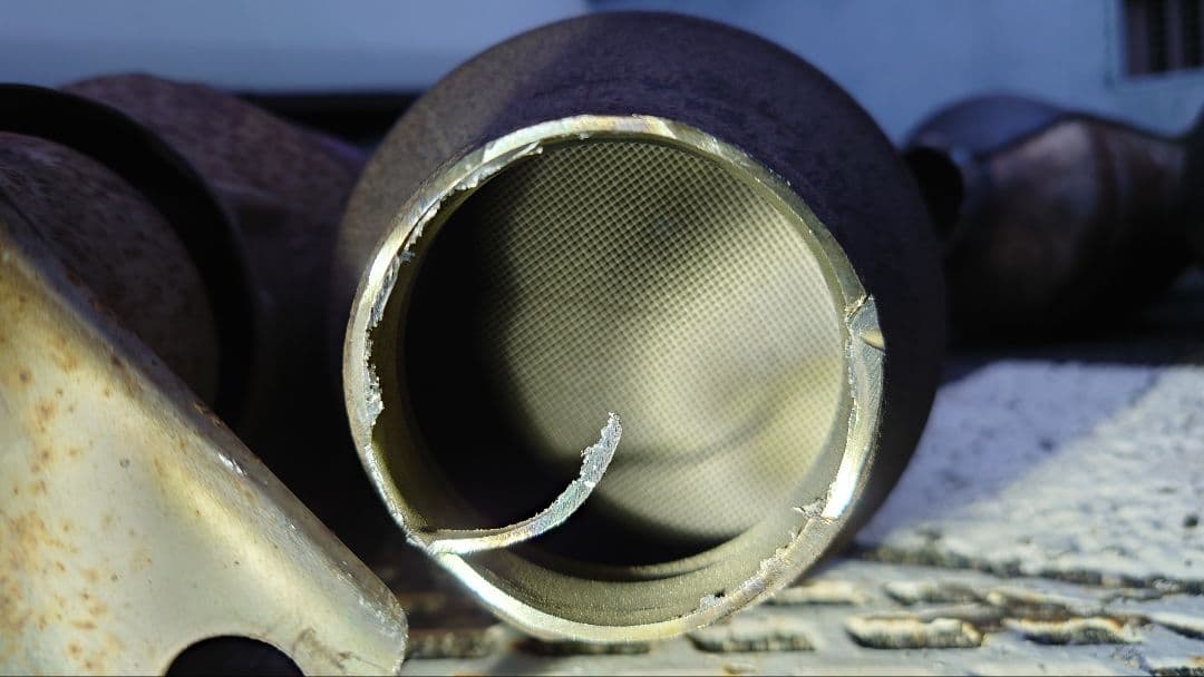 トヨタ系その他メーカー 触媒コンバーター カット品 素材用