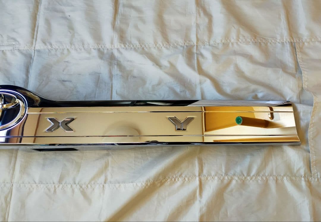 【美品】80系 ヴォクシー 後期型 純正 リヤ ゲート バックドア ガーニッシュ