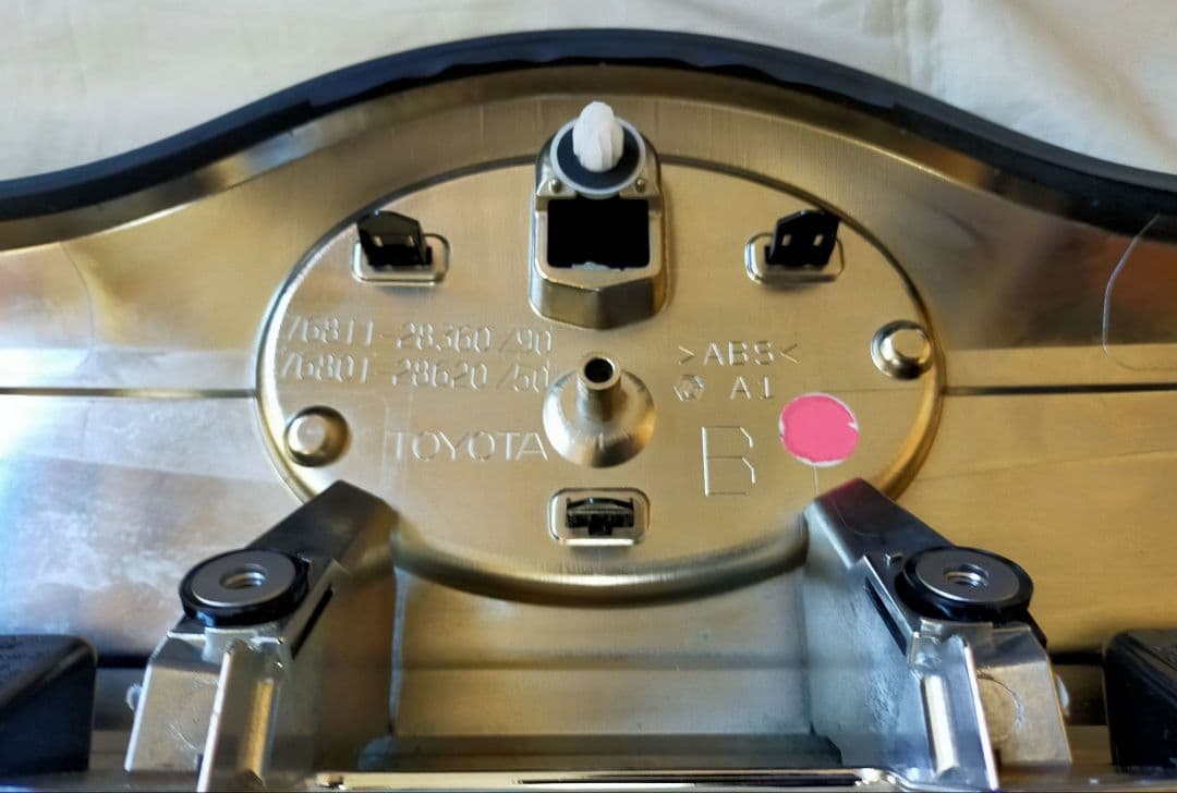 【美品】80系 ヴォクシー 後期型 純正 リヤ ゲート バックドア ガーニッシュ