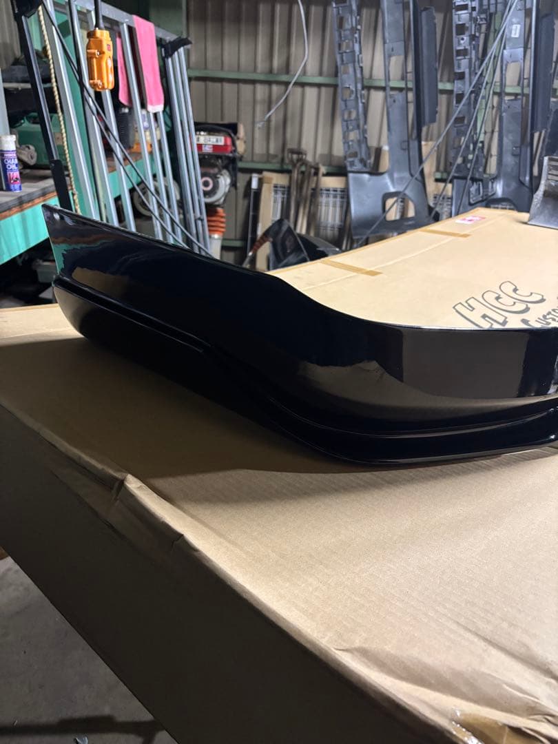 ハイエース　フリッパー一体型フロントリップスポイラー　エアロ　220塗装済み