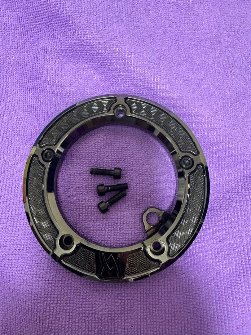 ちゃむ　ビレット・ハニカム タンクキャップリング漆黒 z900rs