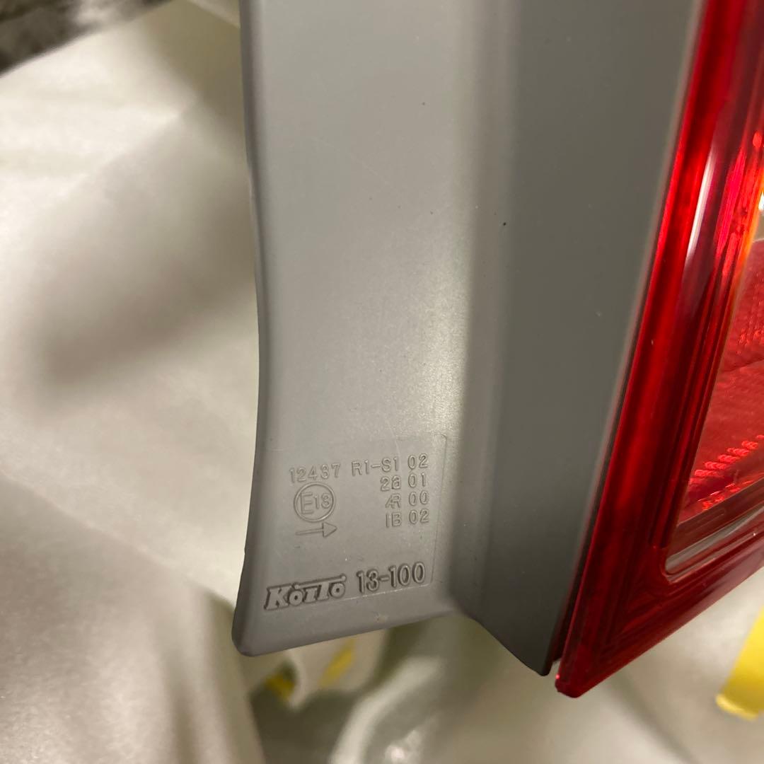 送込 140系カローラフィールダー後期 LEDテールランプ 右