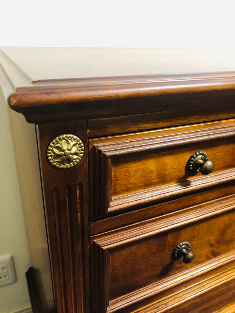 来た！アンティーク　西洋家具　キャビネット　クラシックスタイル木製タンス