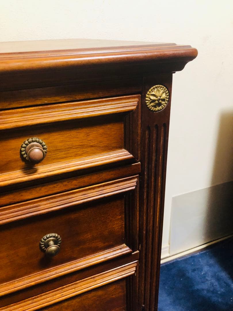 来た！アンティーク　西洋家具　キャビネット　クラシックスタイル木製タンス