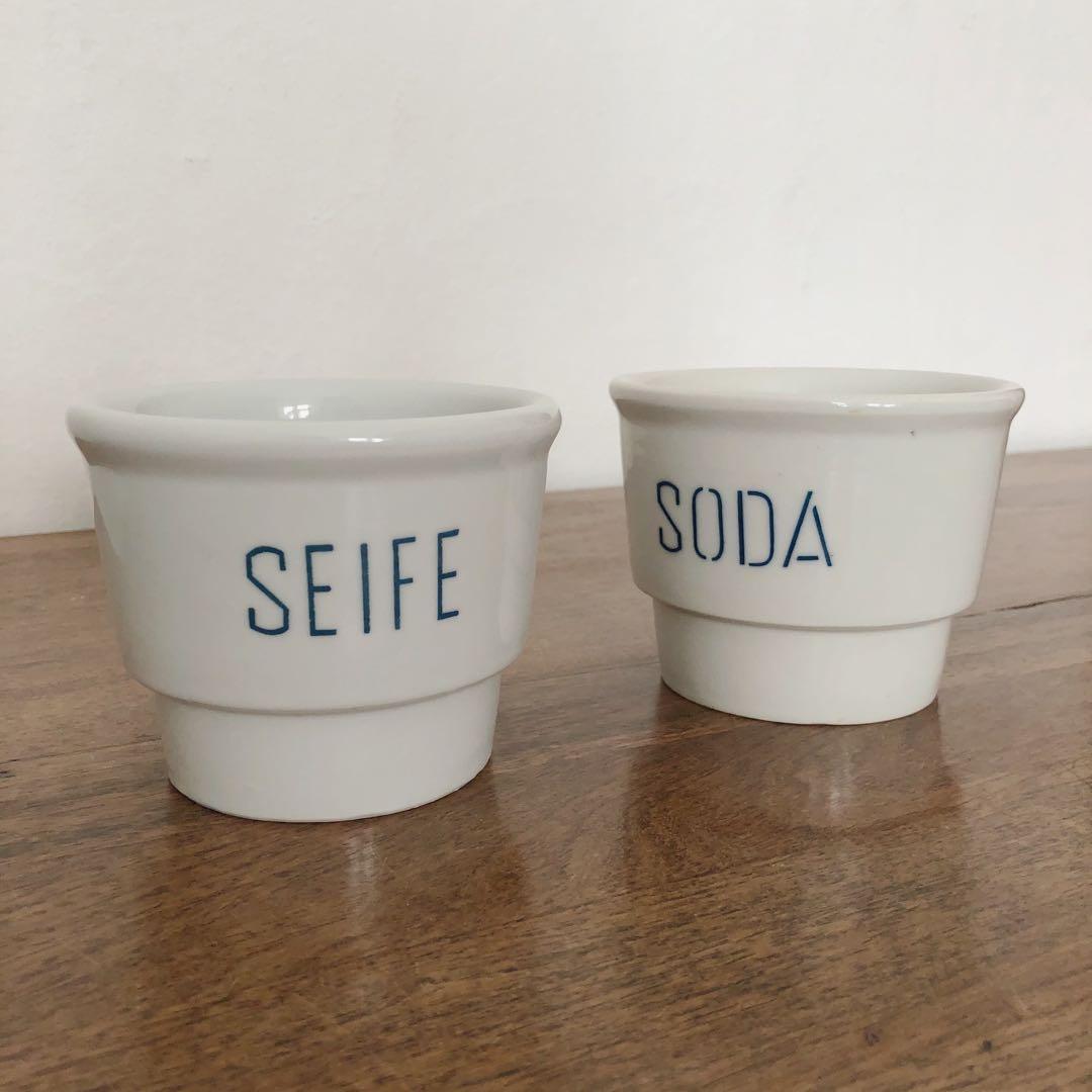 CO.さまおまとめ 【古い石鹸と重曹の容器と蓋付き薬瓶2つ】