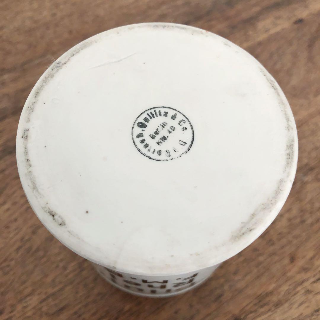 CO.さまおまとめ 【古い石鹸と重曹の容器と蓋付き薬瓶2つ】