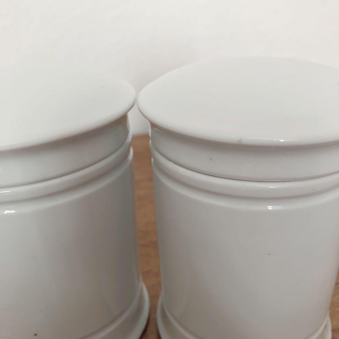 CO.さまおまとめ 【古い石鹸と重曹の容器と蓋付き薬瓶2つ】