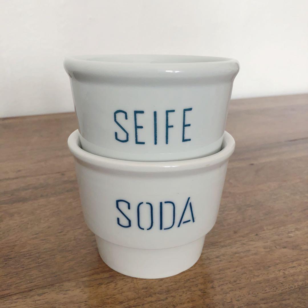 CO.さまおまとめ 【古い石鹸と重曹の容器と蓋付き薬瓶2つ】