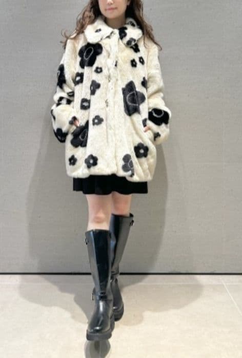 新品【LILY BROWN×MARY QUANT】デイジービジュー釦ファーコート