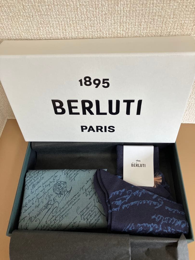 ベルルッティ　ソックス　ハンカチーフ