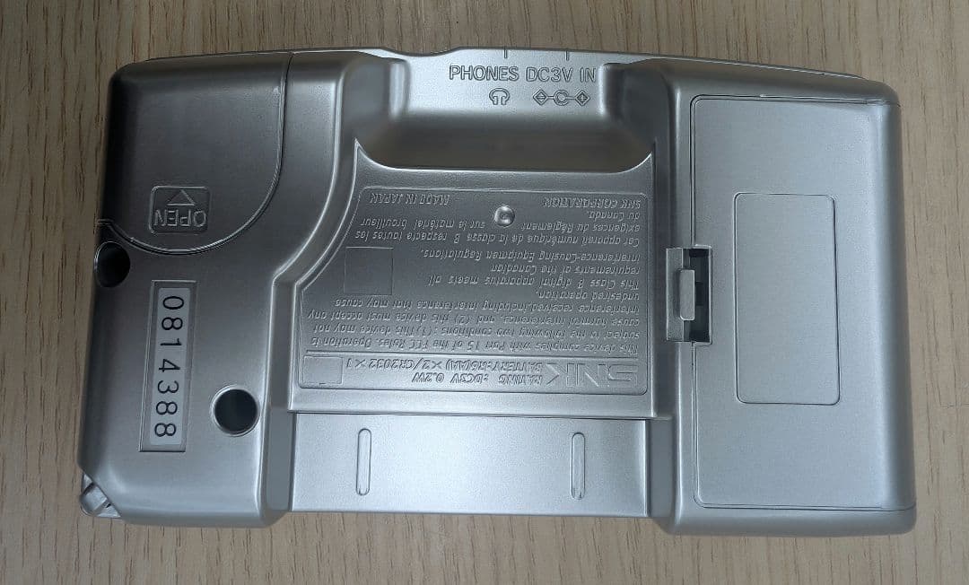 SNK。ネオジオ.ポケット.カラー。ソリッドシルバー。