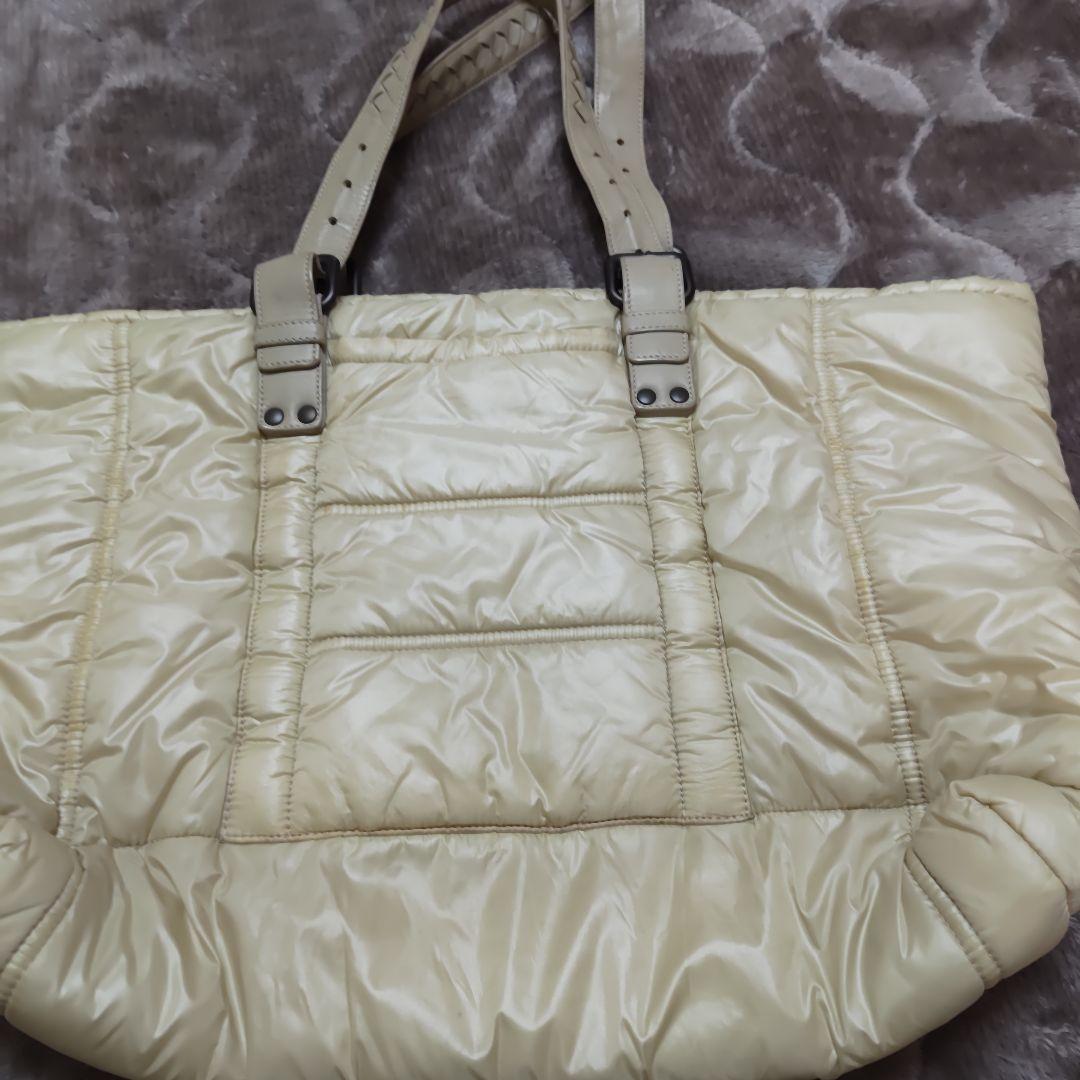 ボッテガ　クリーム色 クッションデザイン ショルダーバッグ