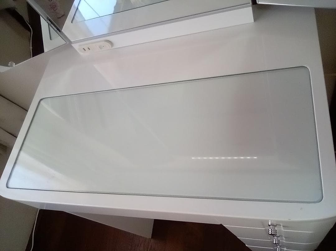 ドレッサー 三面鏡 鏡台 白 ホワイト 引出し 収納 コンセント 照明 送料込み