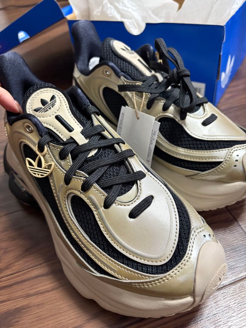 靴 adidas OZVENUZ 23.0cm