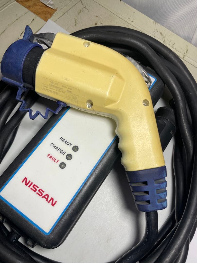 日産　リーフ　充電ケーブル　3NA1A