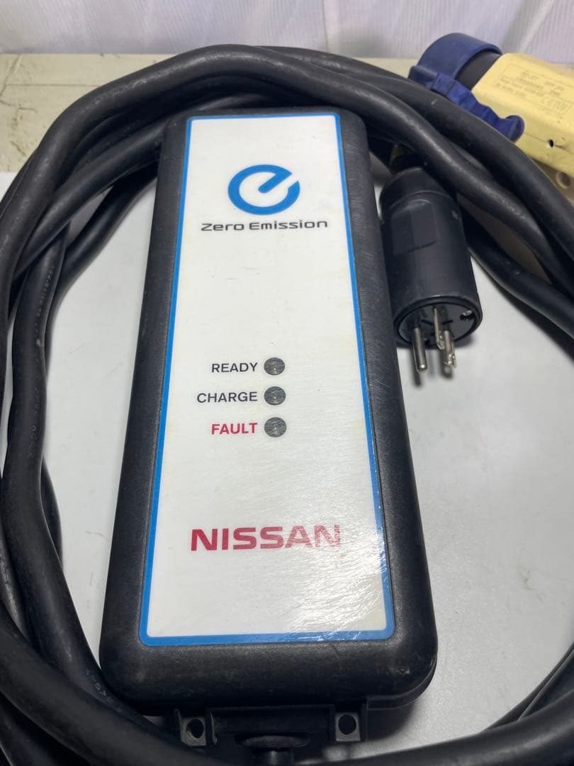 日産　リーフ　充電ケーブル　3NA1A