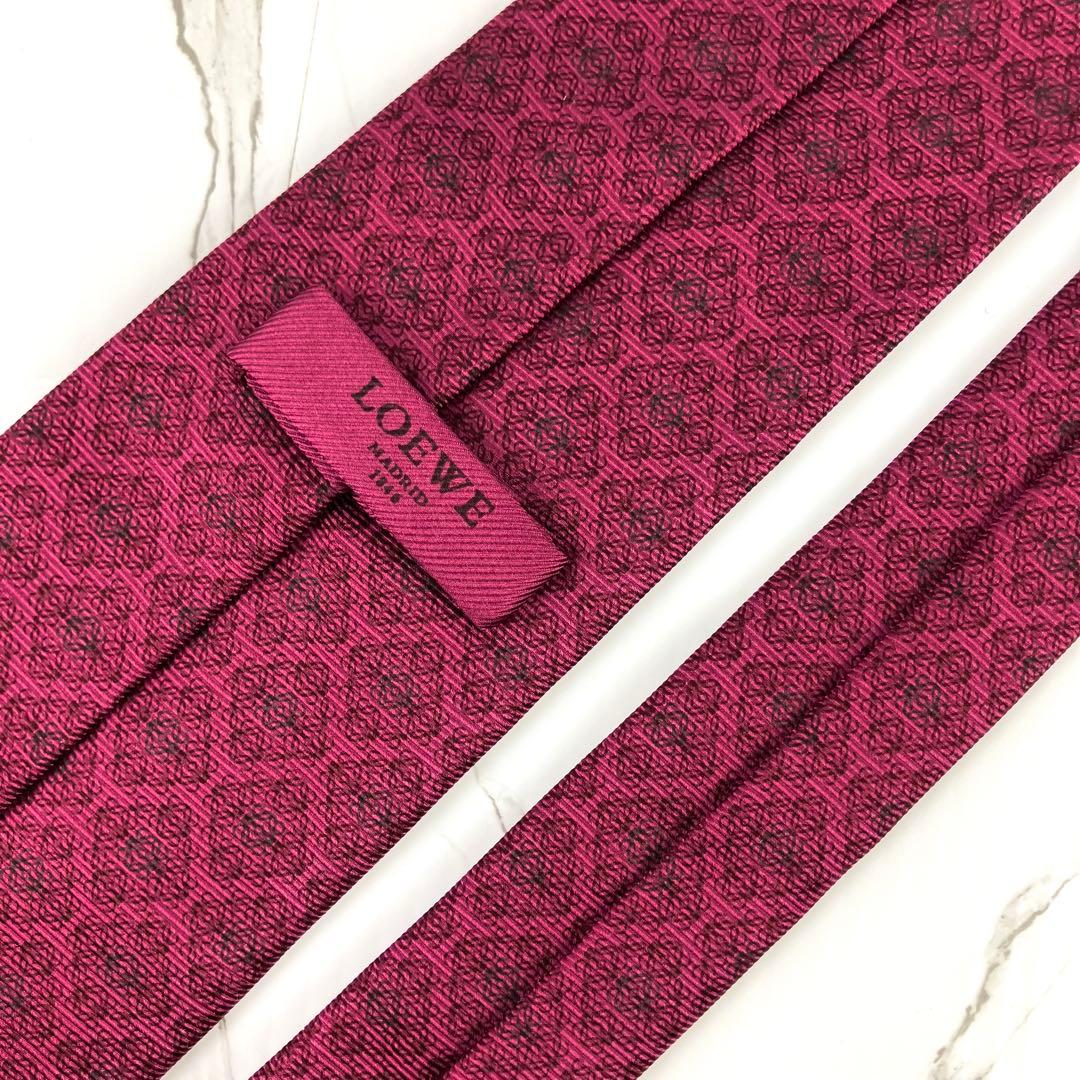 未使用級　LOEWE ロエベ　ネクタイ　アナグラム総柄　光沢　ワインレッド