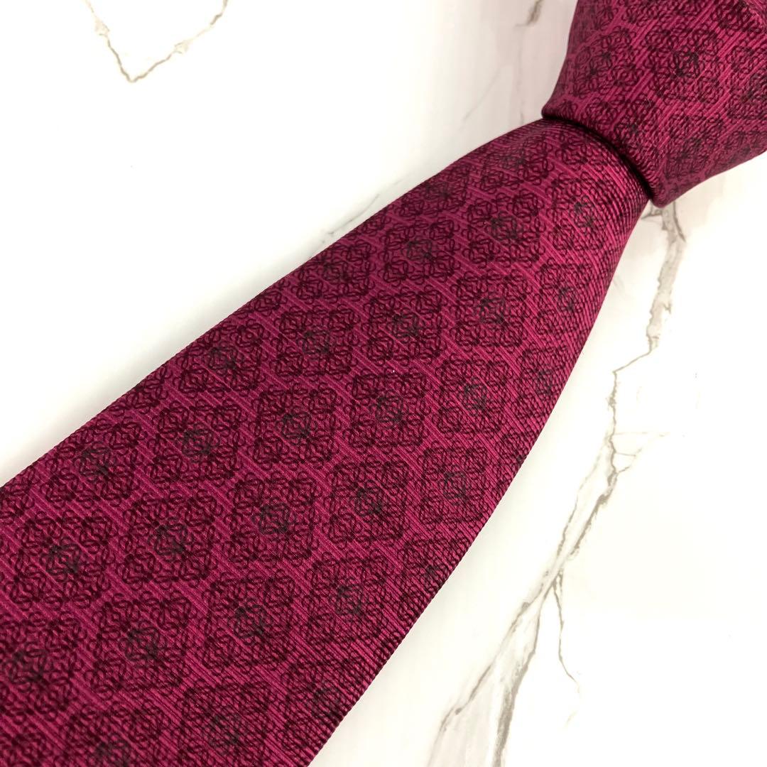 未使用級　LOEWE ロエベ　ネクタイ　アナグラム総柄　光沢　ワインレッド
