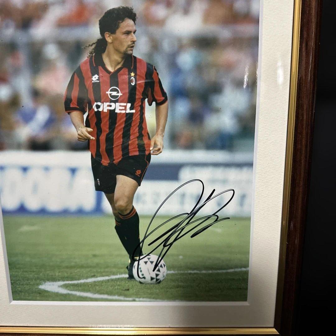 ACミラン ロベルトバッジオ直筆サイン入り写真 木製フレーム