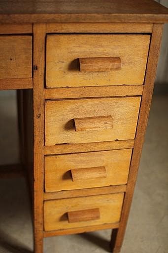 古い木製の片袖机　小引き出し6杯　ワークデスク　作業台　引き出し　古家具