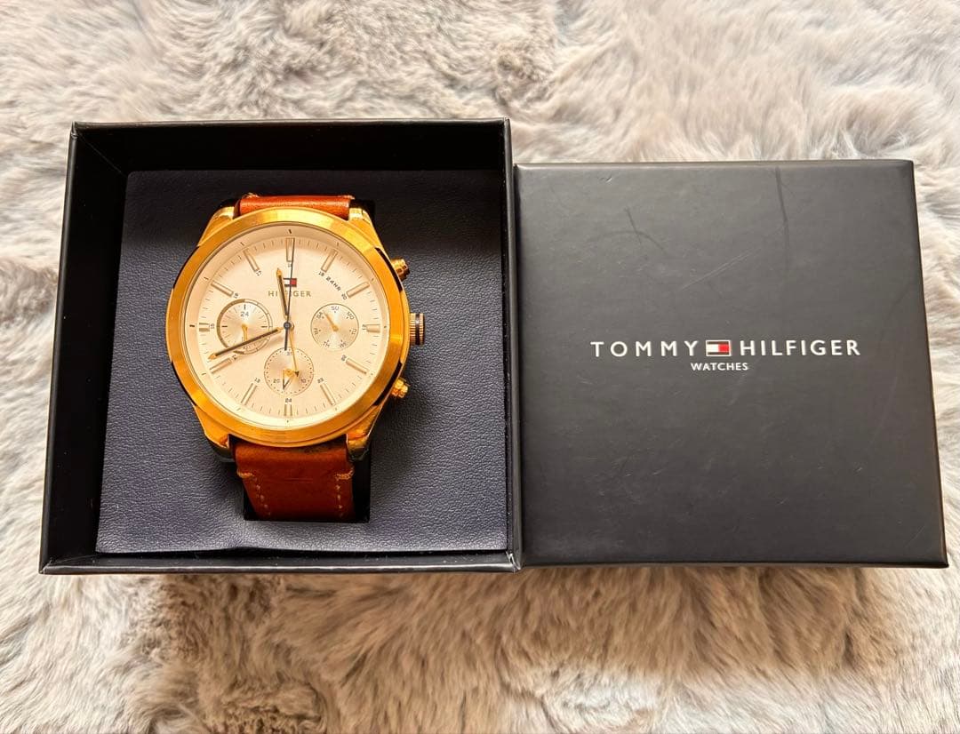   クォーツ腕時計 ゴールド