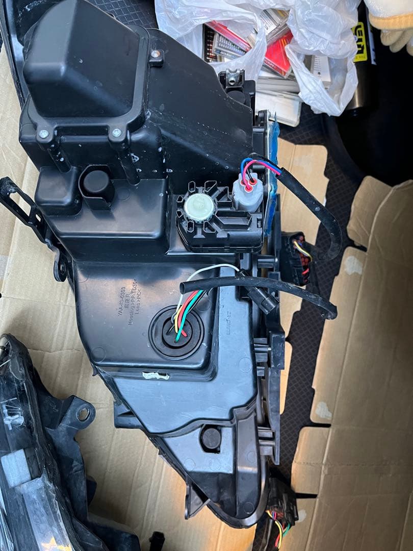 LEXUS レクサス　IS250 GSE20三眼　左右ヘッドライトVLAND