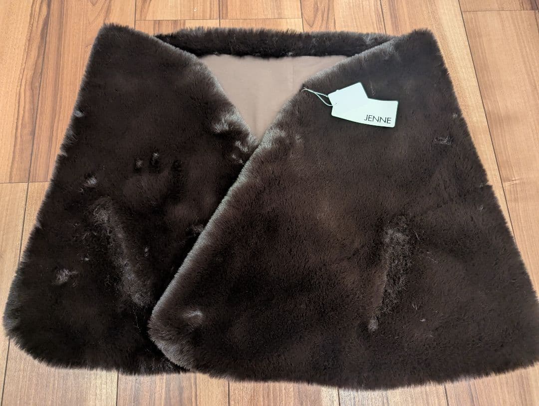 【新品未使用】ジェンヌ（JENNE）リッチボリュームファーケープ（ブラウン）