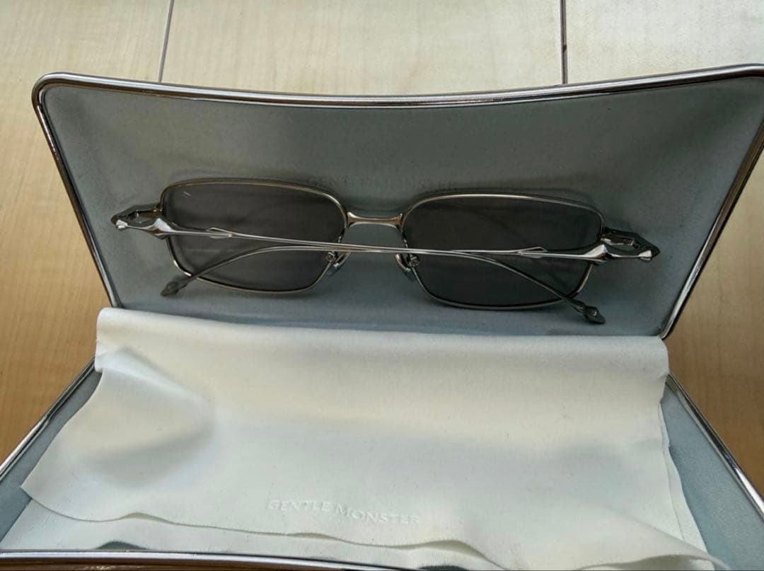 ジェントルモンスター　Atomic 02(V)