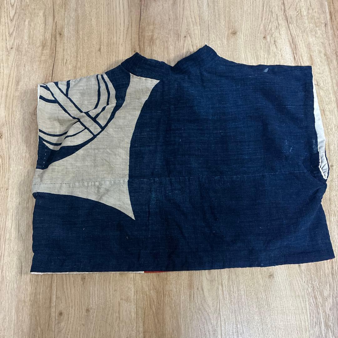 古布　使い込まれた家紋の風呂敷からのベスト