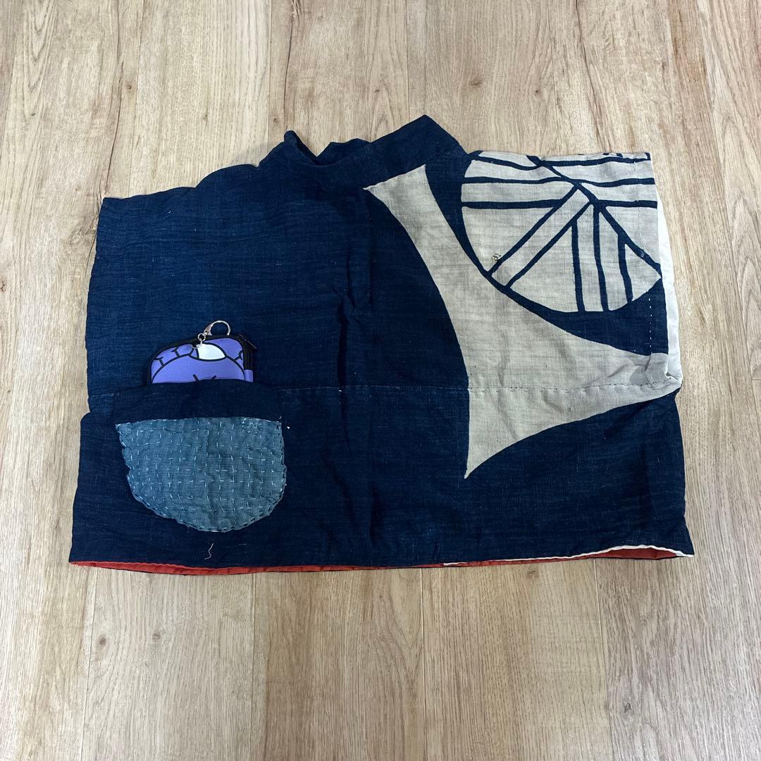 古布　使い込まれた家紋の風呂敷からのベスト