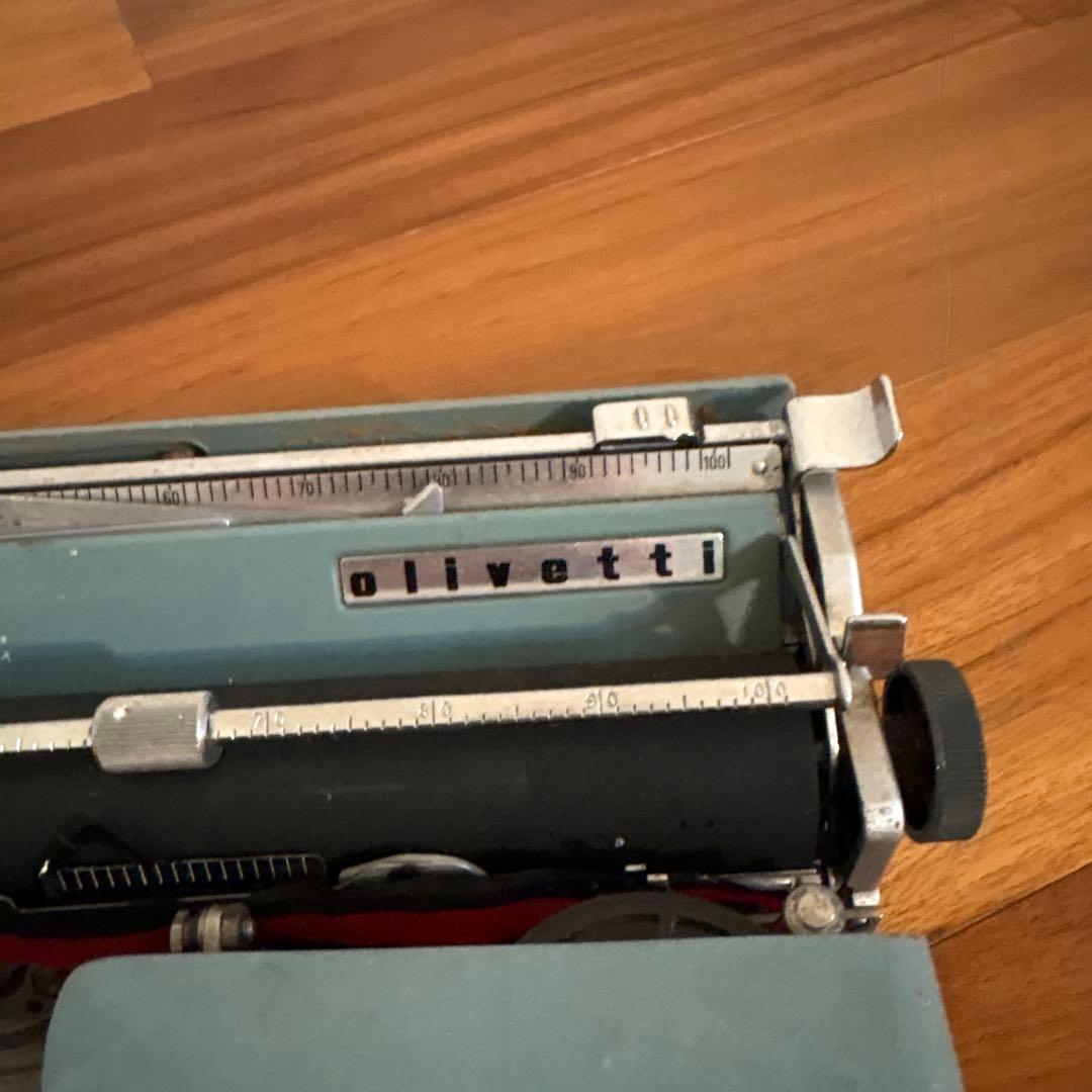 タイプライター(Olivetti Lettera 22)