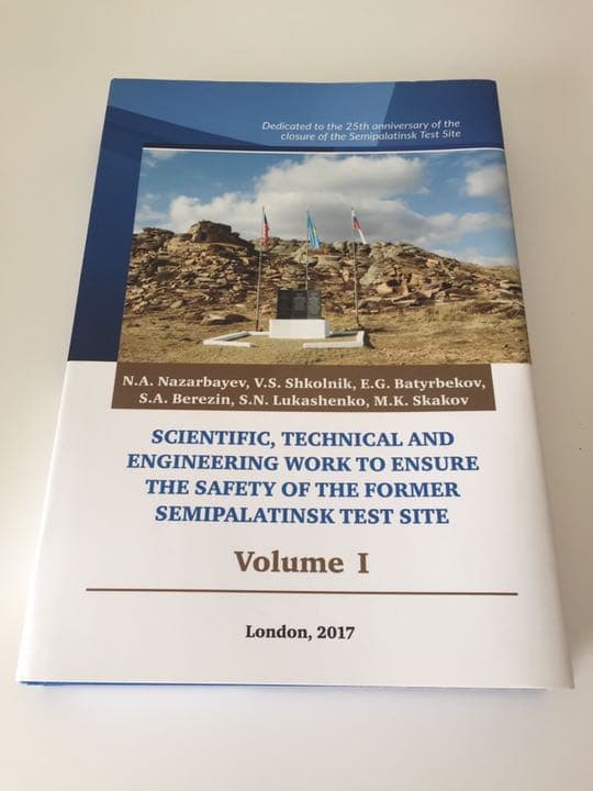 超希少限定非売品／洋書：セミパラチンスク核実験場跡の安全性確保の取り組みレポート