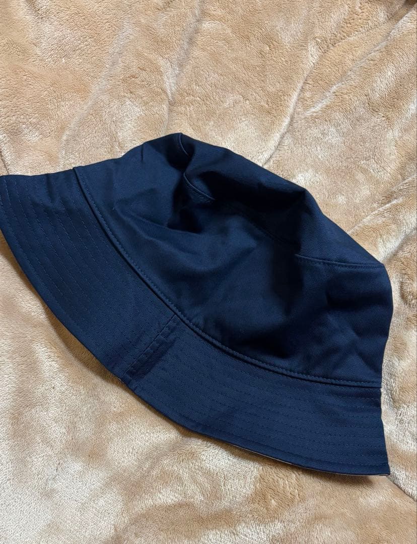 ブルーレーベルクレストブリッジ　新品　未使用　タグ付き　バケットハット　ネイビー