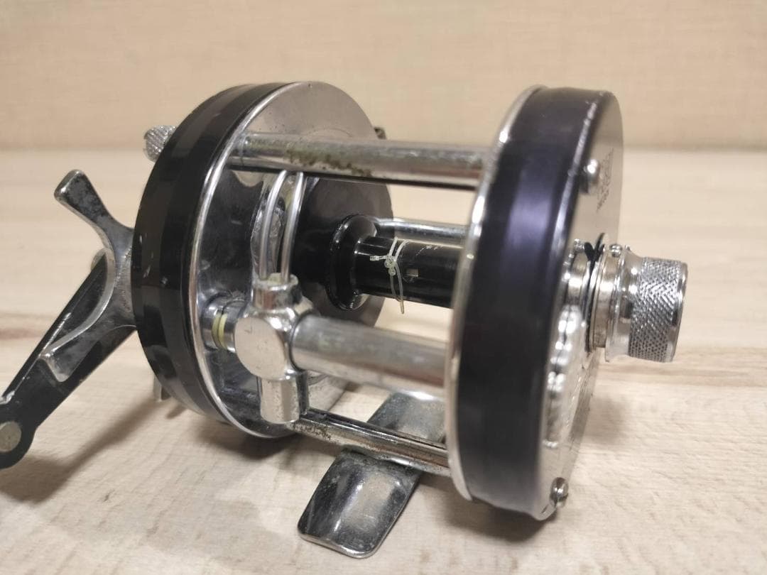 ★アブガルシア　アンバサダー5000C　ビンテージ　リール ブラック