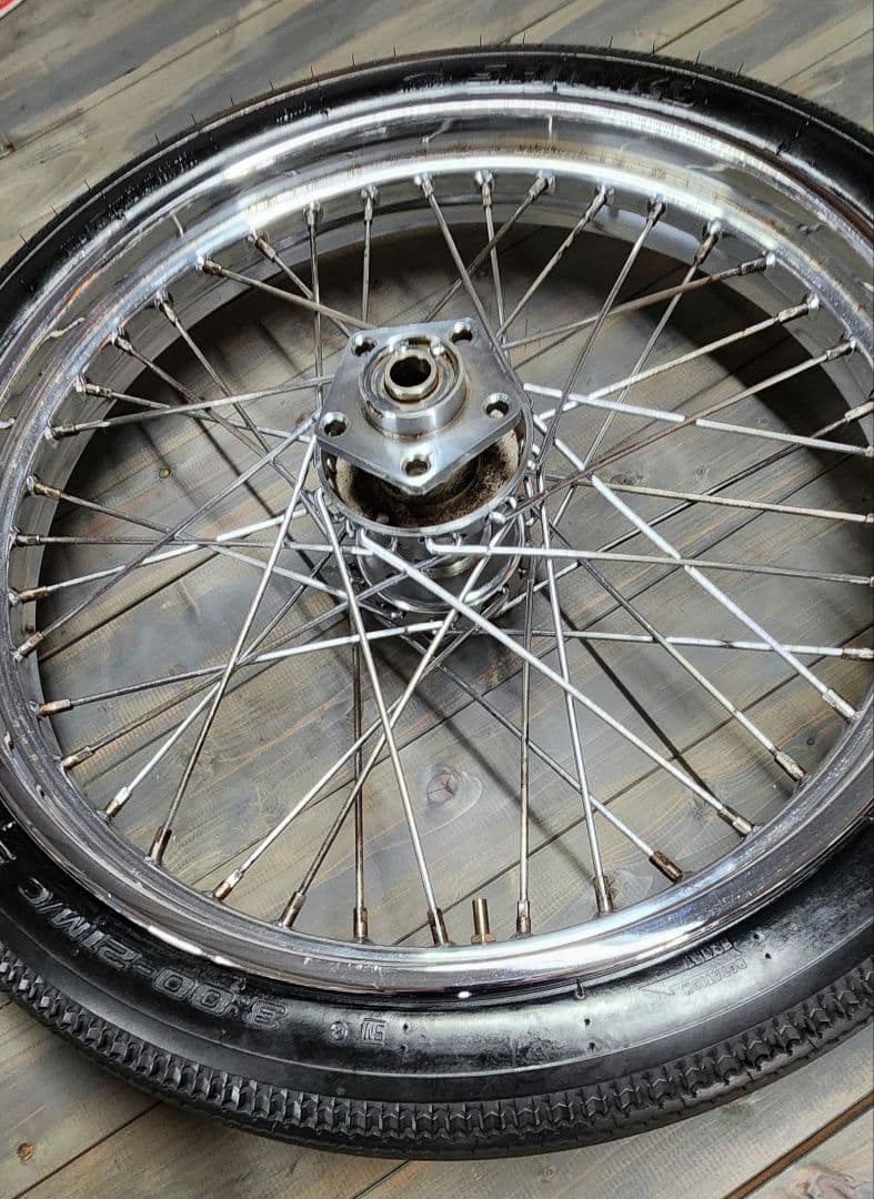 ハーレー　２１インチホイール　　　　ショベル（バリ山タイヤ付き)